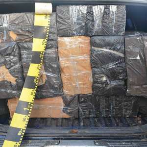 Peste 19.000 pachete cu țigări, confiscate la frontiera de nord