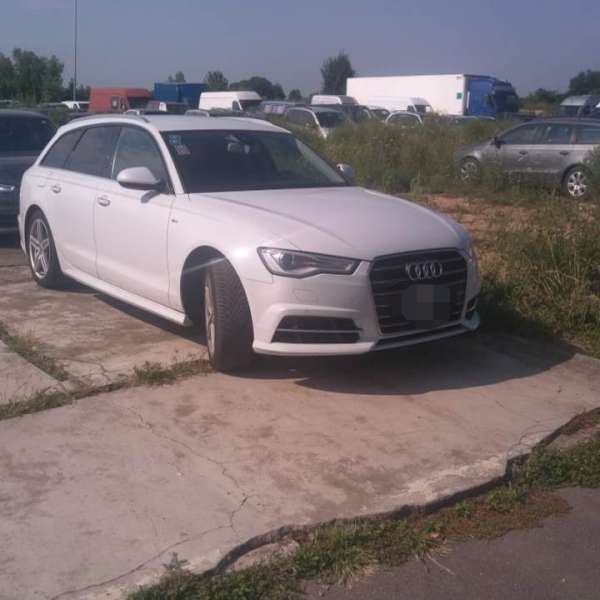 Autoturism căutat de autorităţile din Italia, descoperit la P.T.F. Petea