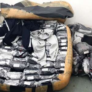 Încălțăminte, produse textile şi parfumuri, susceptibile a fi contrafăcute, descoperite de polițiștii de frontieră giurgiuveni