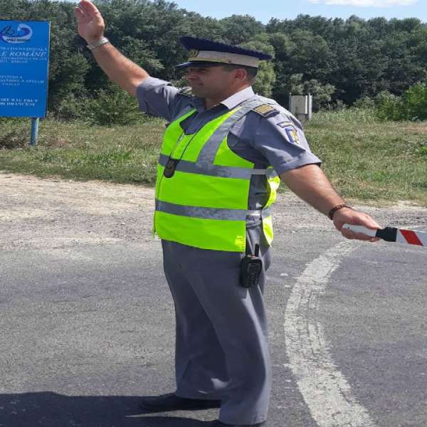 La volanul unui ansamblu rutier, fără drept