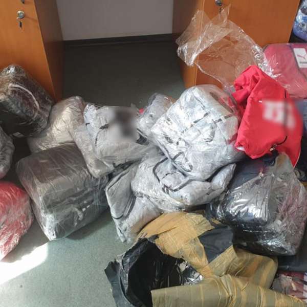 Bunuri în valoare de peste 100.000 lei, susceptibile a fi contrafăcute, descoperite de polițiștii de frontieră din P.T.F. Giurgiu