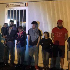 Zece cetăţeni irakieni, depistați la P.T.F. Nădlac II ascunşi într-o semiremorcă