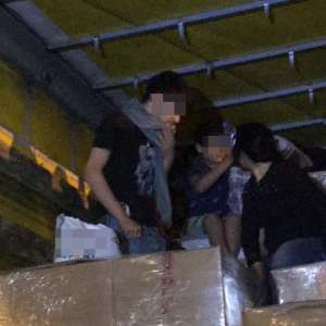 Zece cetăţeni irakieni, depistați la P.T.F. Nădlac II ascunşi într-o semiremorcă