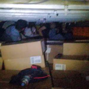 Zece cetăţeni irakieni, depistați la P.T.F. Nădlac II ascunşi într-o semiremorcă