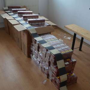 Ţigări de contrabandă şi tutun descoperite de polițiștii de frontieră