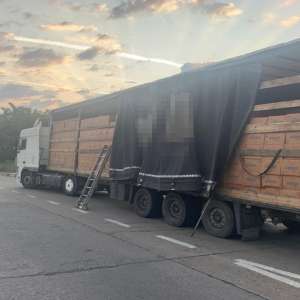 Aproximativ 40.000 de flacoane cu parfum, susceptibile a fi contrafăcute, confiscate de polițiștii de frontieră giurgiuveni