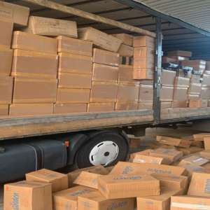 Aproximativ 40.000 de flacoane cu parfum, susceptibile a fi contrafăcute, confiscate de polițiștii de frontieră giurgiuveni