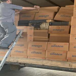 Aproximativ 40.000 de flacoane cu parfum, susceptibile a fi contrafăcute, confiscate de polițiștii de frontieră giurgiuveni