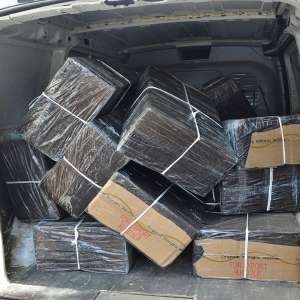 Urmăriri în trafic, focuri de armă, peste 40.000 pachete cu țigări de contrabandă confiscate
