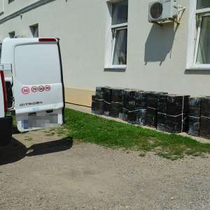 Urmăriri în trafic, focuri de armă, peste 40.000 pachete cu țigări de contrabandă confiscate