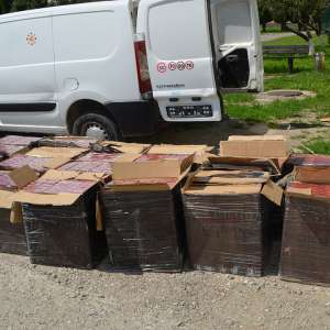 Urmăriri în trafic, focuri de armă, peste 40.000 pachete cu țigări de contrabandă confiscate
