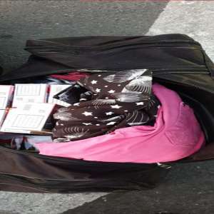 Ţigări ascunse printre bagaje, în  interiorul unui microbuz, descoperite la P.T.F. Giurgiu