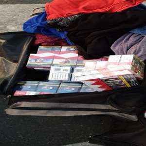 Ţigări ascunse printre bagaje, în  interiorul unui microbuz, descoperite la P.T.F. Giurgiu