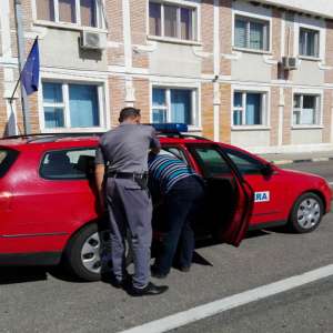 Urmăriţi internațional, depistaţi la frontiera de est