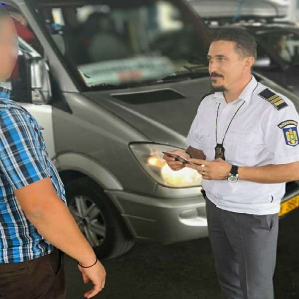 Cetățean român cu documentul fratelui, depistat la P.T.F. Albiţa