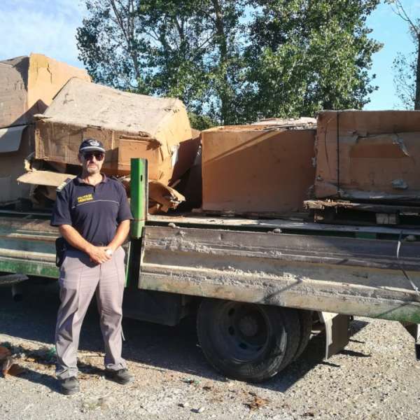 Peste două tone de tutun vrac în stare degradată, confiscate de polițiștii de frontieră
