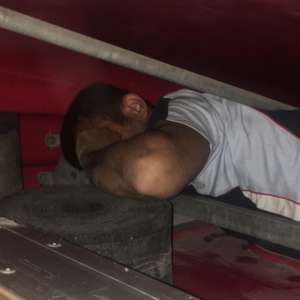 Cetăţean turc, ascuns deasupra cabinei unui camion, depistat la P.T.F. Calafat