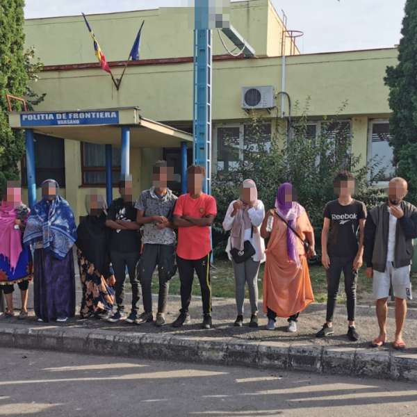 Paisprezece cetăţeni din Somalia și Irak, opriți la graniţa cu Ungaria