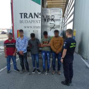 Patru cetăţeni din Bangladesh şi unul din India ascunși într-un camion, depistaţi la P.T.F. Calafat