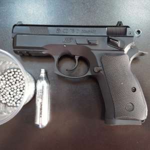           Pistol cu aer comprimat, descoperit în P.T.F. Calafat