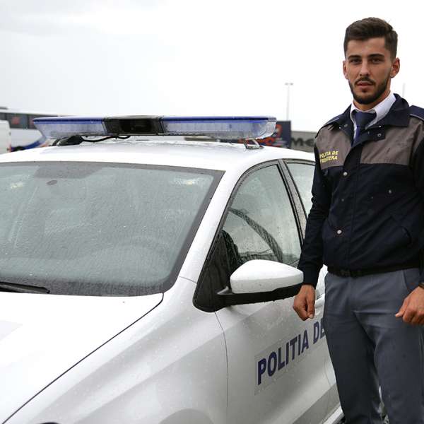 Cetăţean român depistat la volanul unui autoturism cu permis de conducere fals