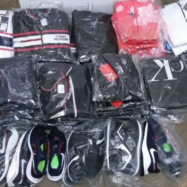 Bunuri susceptibile a fi contrafăcute în valoare de peste 5.600 lei, descoperite de poliţiştii de frontieră din P.T.F. Vama Veche
