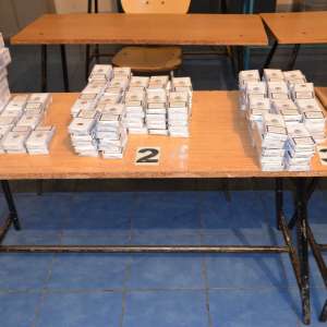 Țigări de contrabandă, confiscate la frontiera de est