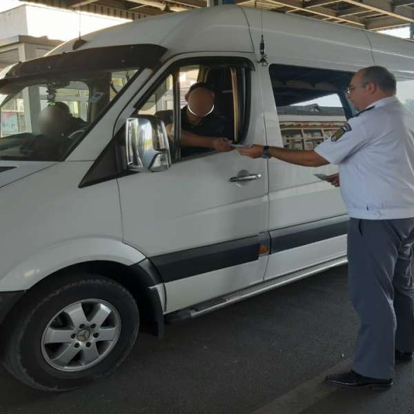 Cetăţean moldovean depistat la frontieră conducând un ansamblu rutier, deşi nu avea acest drept