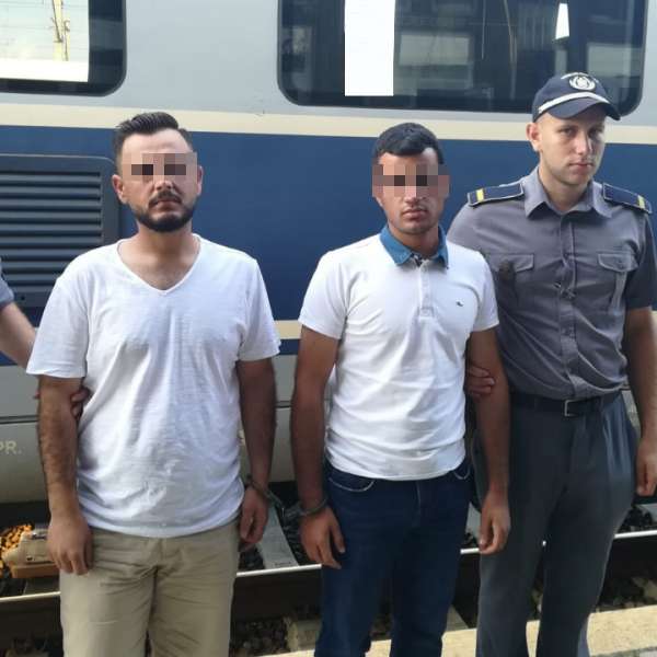 Doi cetățeni din Irak cu documente grecești, depistați de poliţiştii de frontieră din P.T.F Curtici