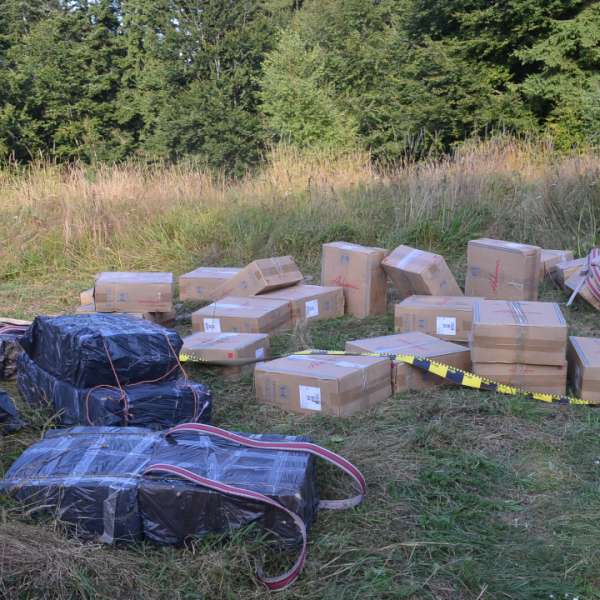 Ţigări în valoare de aproximativ 217.000 lei, confiscate la frontiera cu Ucraina