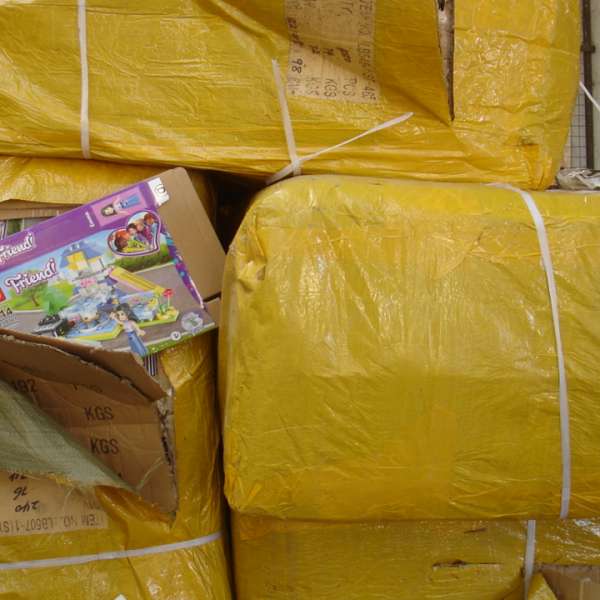 Bunuri contrafăcute în valoare de peste 1.165.000 lei, confiscate în Portul Constanţa Sud Agigea