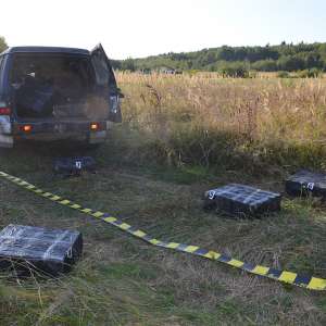 Trei cetățeni ucraineni cercetați pentru contrabandă și peste  12.000 pachete cu țigări confiscate