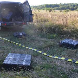 Trei cetățeni ucraineni cercetați pentru contrabandă și peste  12.000 pachete cu țigări confiscate