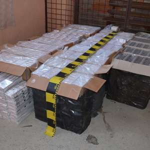 Trei cetățeni ucraineni cercetați pentru contrabandă și peste  12.000 pachete cu țigări confiscate