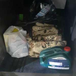 Ţigări de contrabandă şi substanţe anabolizante ascunse în bagaje, confiscate la frontieră