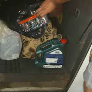 Ţigări de contrabandă şi substanţe anabolizante ascunse în bagaje, confiscate la frontieră