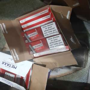 Ţigări de contrabandă şi substanţe anabolizante ascunse în bagaje, confiscate la frontieră