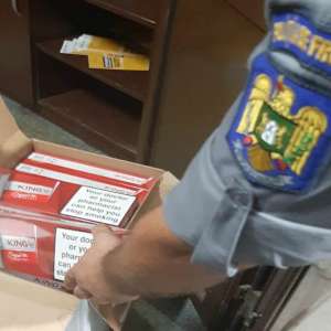 Ţigări de contrabandă şi substanţe anabolizante ascunse în bagaje, confiscate la frontieră