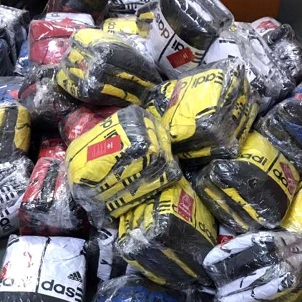 Bunuri în valoare de peste 90.000 de lei, susceptibile a fi contrafăcute, confiscate de polițiștii de frontieră din P.T.F. Giurgiu