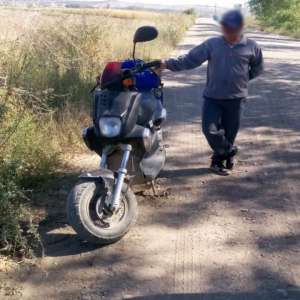 Depistat în trafic fără permis şi cu mopedul neînregistrat