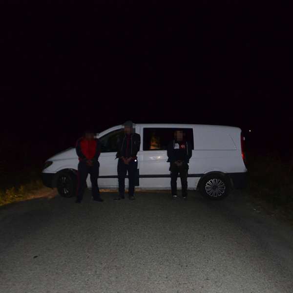 Călăuze ucrainene şi migranți asiatici, depistaţi la frontiera cu Ungaria