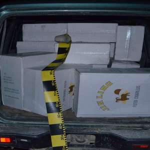 Focuri de armă și aproximativ 35.000 de pachete cu ţigări de contrabandă  confiscate la frontiera cu Ucraina