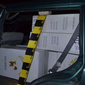 Focuri de armă și aproximativ 35.000 de pachete cu ţigări de contrabandă  confiscate la frontiera cu Ucraina