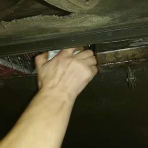 Țigări de contrabandă ascunse în tubulatura de aerisire a unui vagon de tren