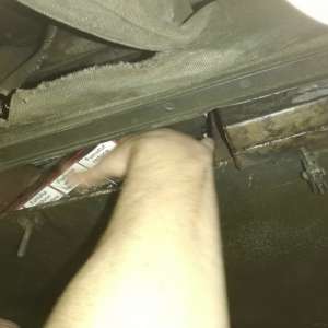 Țigări de contrabandă ascunse în tubulatura de aerisire a unui vagon de tren