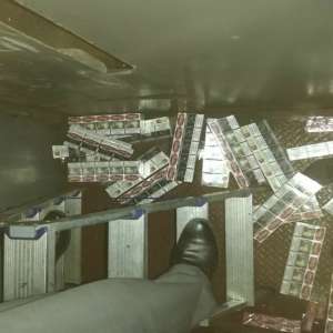 Țigări de contrabandă ascunse în tubulatura de aerisire a unui vagon de tren