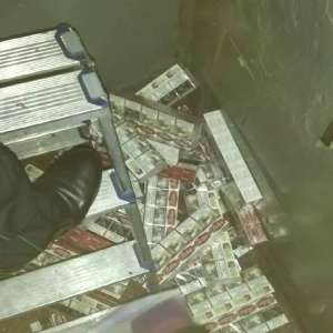 Țigări de contrabandă ascunse în tubulatura de aerisire a unui vagon de tren
