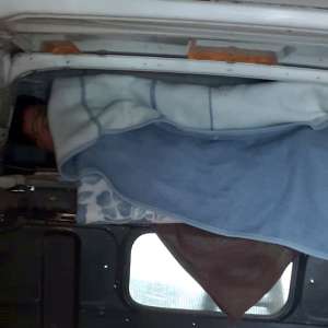 Tânăr ascuns în compartimentul marfă al unei autoutilitare, descoperit în P.T.F. Nădlac II