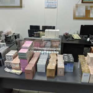Sute de parfumuri, susceptibile a fi contrafăcute, confiscate la P.T.F. Petea