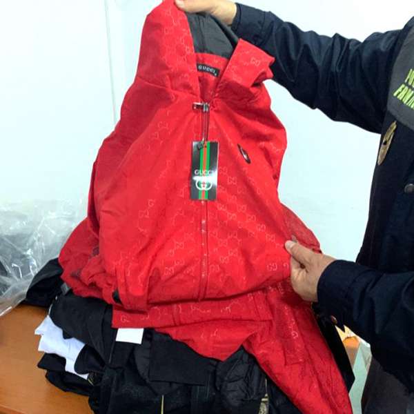 Bunuri textile şi de marochinărie, susceptibile a fi contrafăcute, descoperite de polițiștii de frontieră giurgiuveni